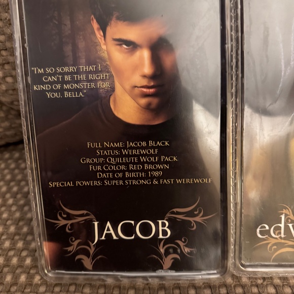 Twilight Action Dolls - Bella, Edward, Jacob (New Moon) and Alice (New Moon) - Picture 7 of 10